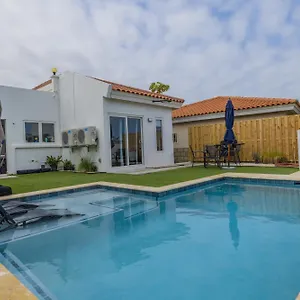 Adele's With Pool, 5 Minutes Walk To The Apartamento